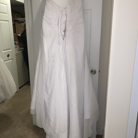 Wedding Dress - Picture 3 of 7